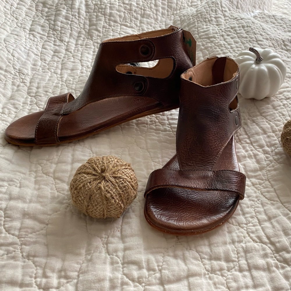 Reposhing Brand new Bed Stu Teak Rustic Soto sandal.